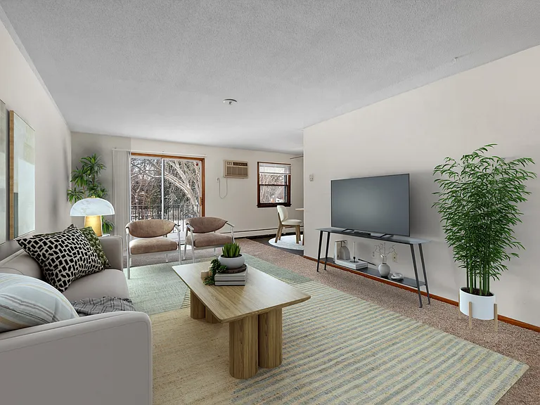 Kings Manor Apartments — Photo 8