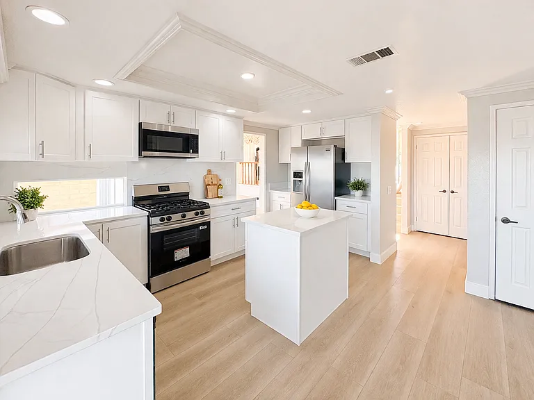 21795 Constancia — Photo 1