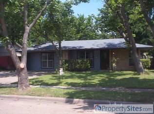 4651 Silver Lake Dr, Dallas, TX 75211