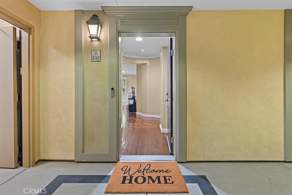 4 bed, 2333 sqft, $6,900 — Photo 2