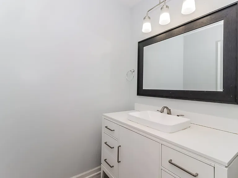 2325 15th St NE — Photo 3