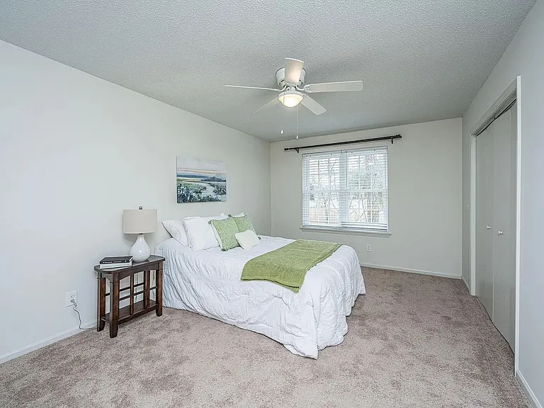 306 Crestview Dr — Photo 10