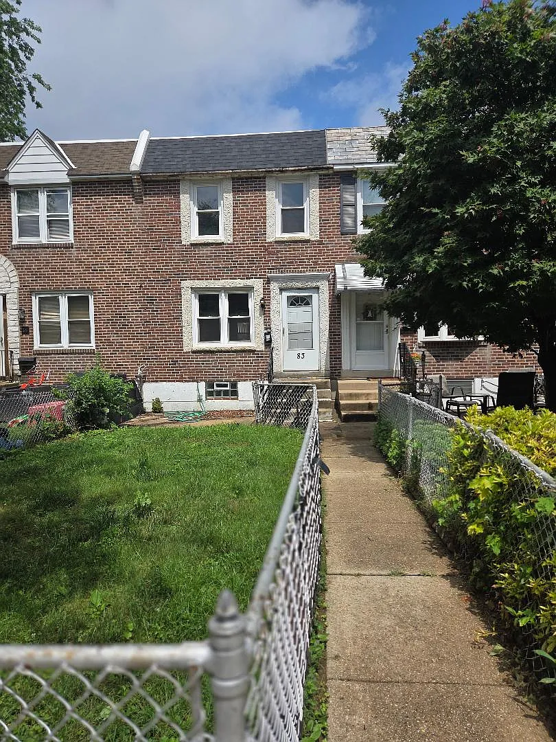 3 bed, 1200 sqft, $2,100 — Photo 1