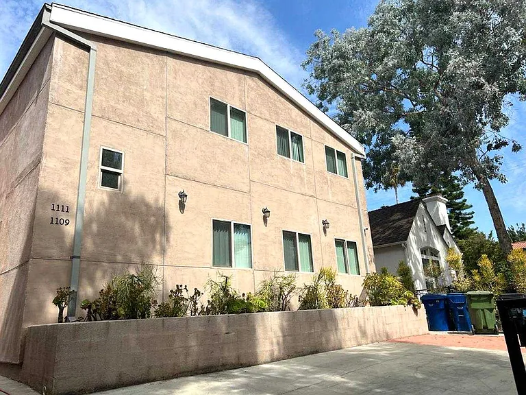 S La Peer Dr — Photo 9