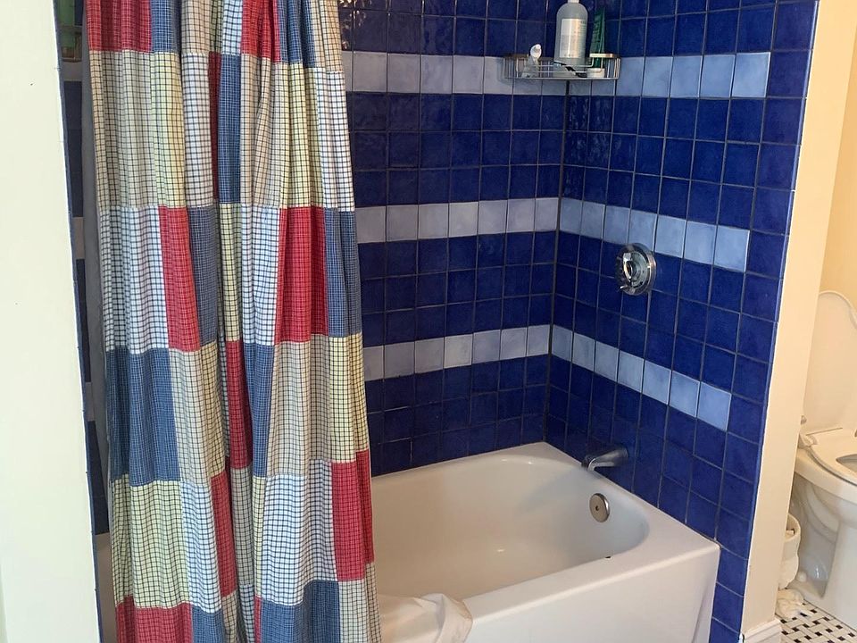 2nd image of 33 Chelsea St APT 2E