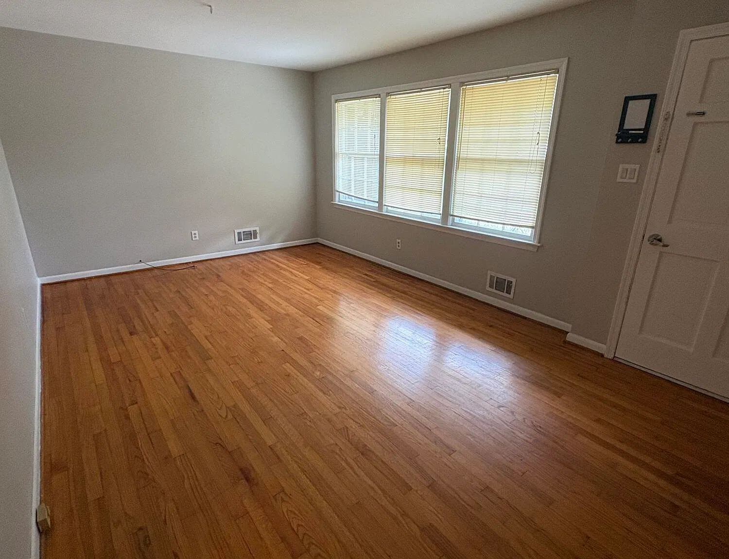 3 bed, 2.0 bath, 1535 sqft, $2,100 — Photo 1