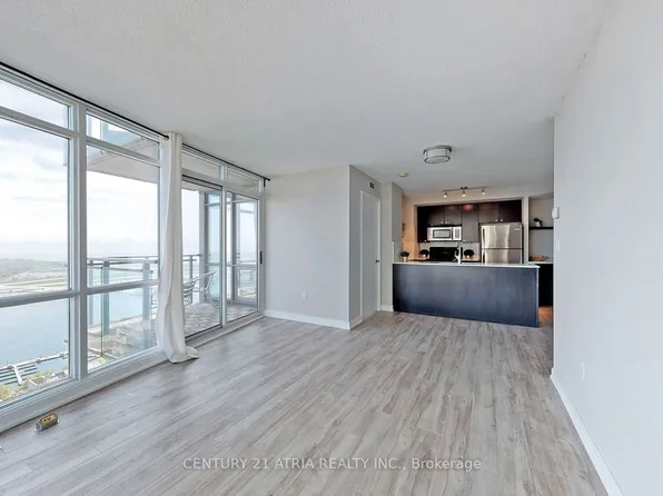 11 Brunel Ct #3910, Toronto, ON M5V 3Y3