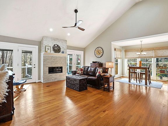 3rd image of 2024 Hillyridge Ct