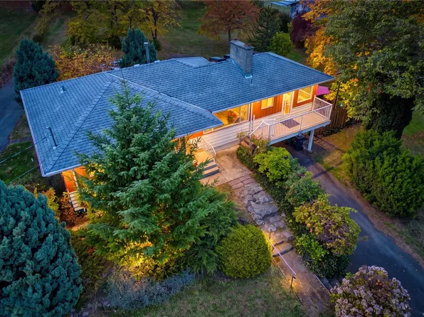 1623 Extension Rd, Nanaimo, BC V9X 1A6