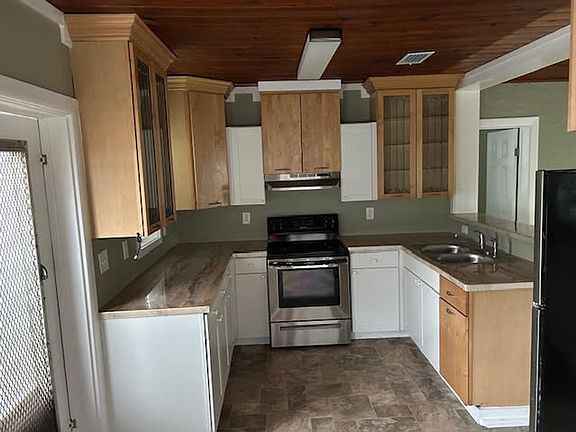 3rd image of 816 Ariana St