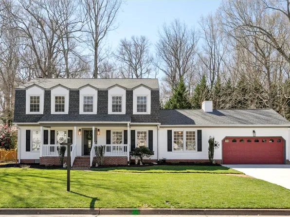 13 Hunt Wood Dr, Poquoson, VA 23662