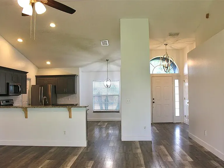1666 Pendleton St — Photo 4