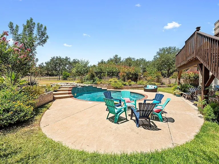 1207 Lakeway Dr — Photo 35