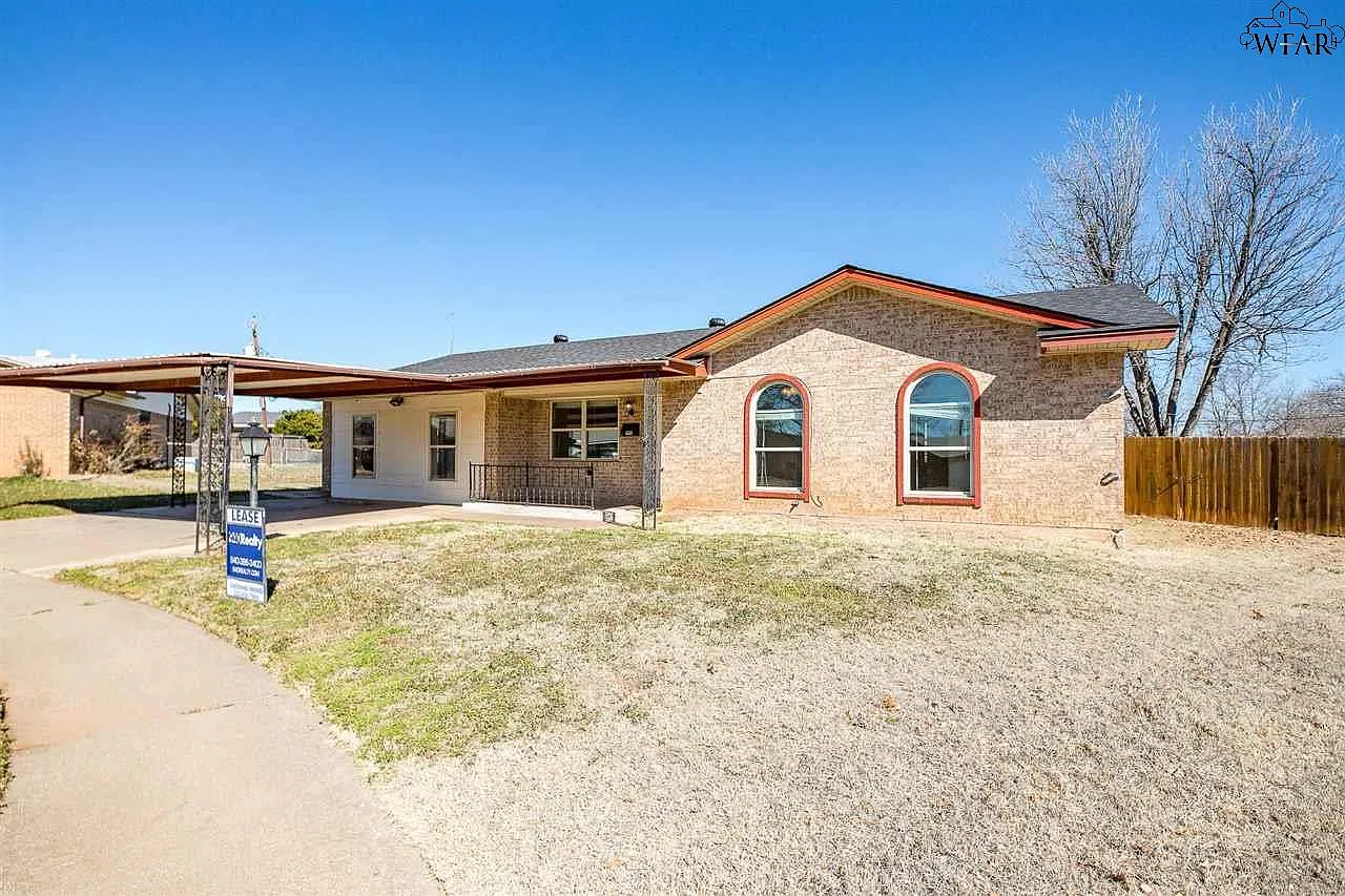 3 bed, 2.0 bath, 1568 sqft, $1,995 — Photo 2