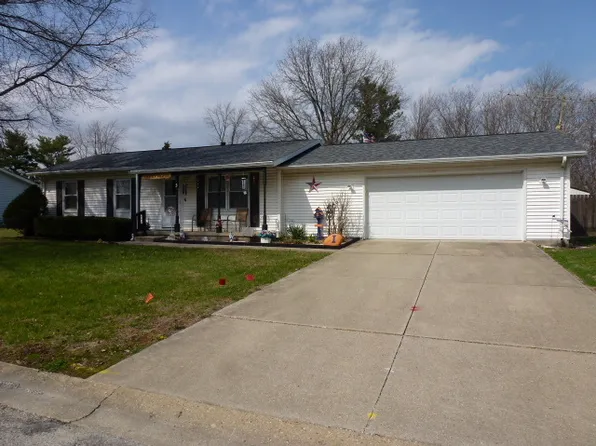 3 Deerefield Ct, Clinton, IL 61727