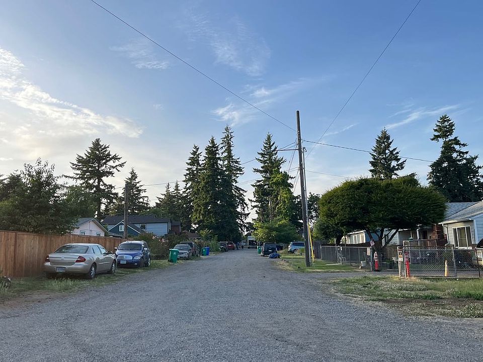 2nd image of 8250 SE 76th Pl