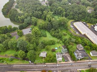 377 Lakewood Rd, Waterbury, CT 06704