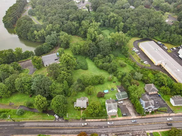 377 Lakewood Road, Waterbury, CT 06704