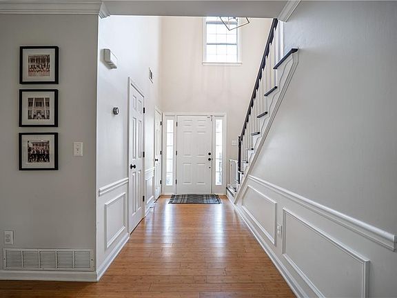 3rd image of 1085 Rome Dr