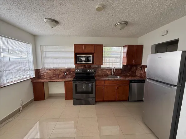 883 NE 40th St N, Fort Lauderdale, FL 33334
