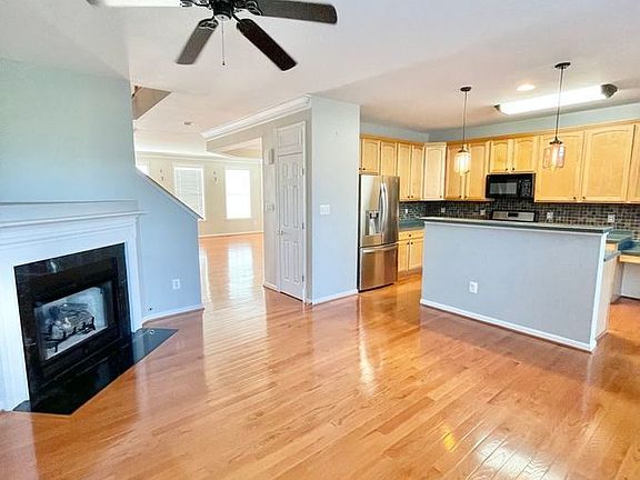 3rd image of 20921 Cohasset Ter