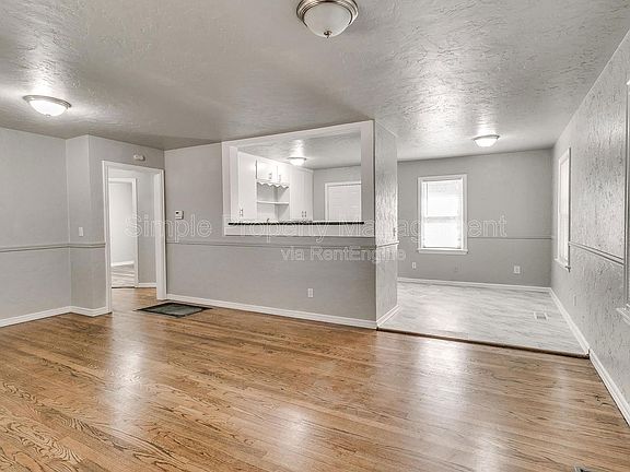 4th image of 3916 NW 24th St