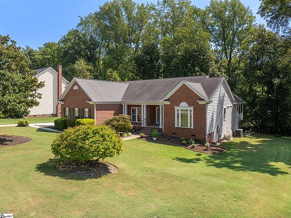 3rd image of 121 Century Oaks Dr