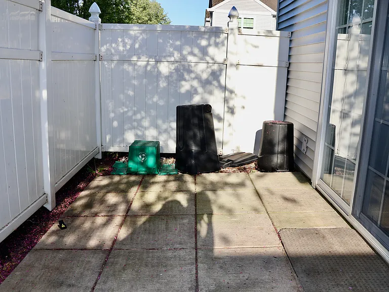 44 Courtyard Dr — Photo 56