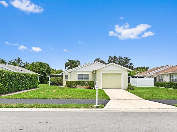 2nd image of 1271 Slash Pine Circle