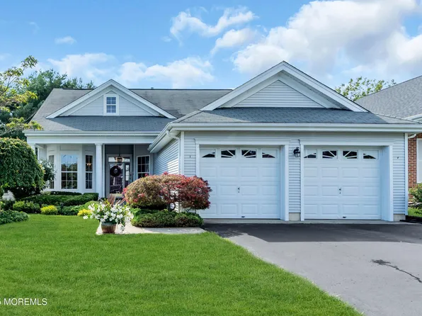 41 Greensprings Drive, Lakewood, NJ 08701