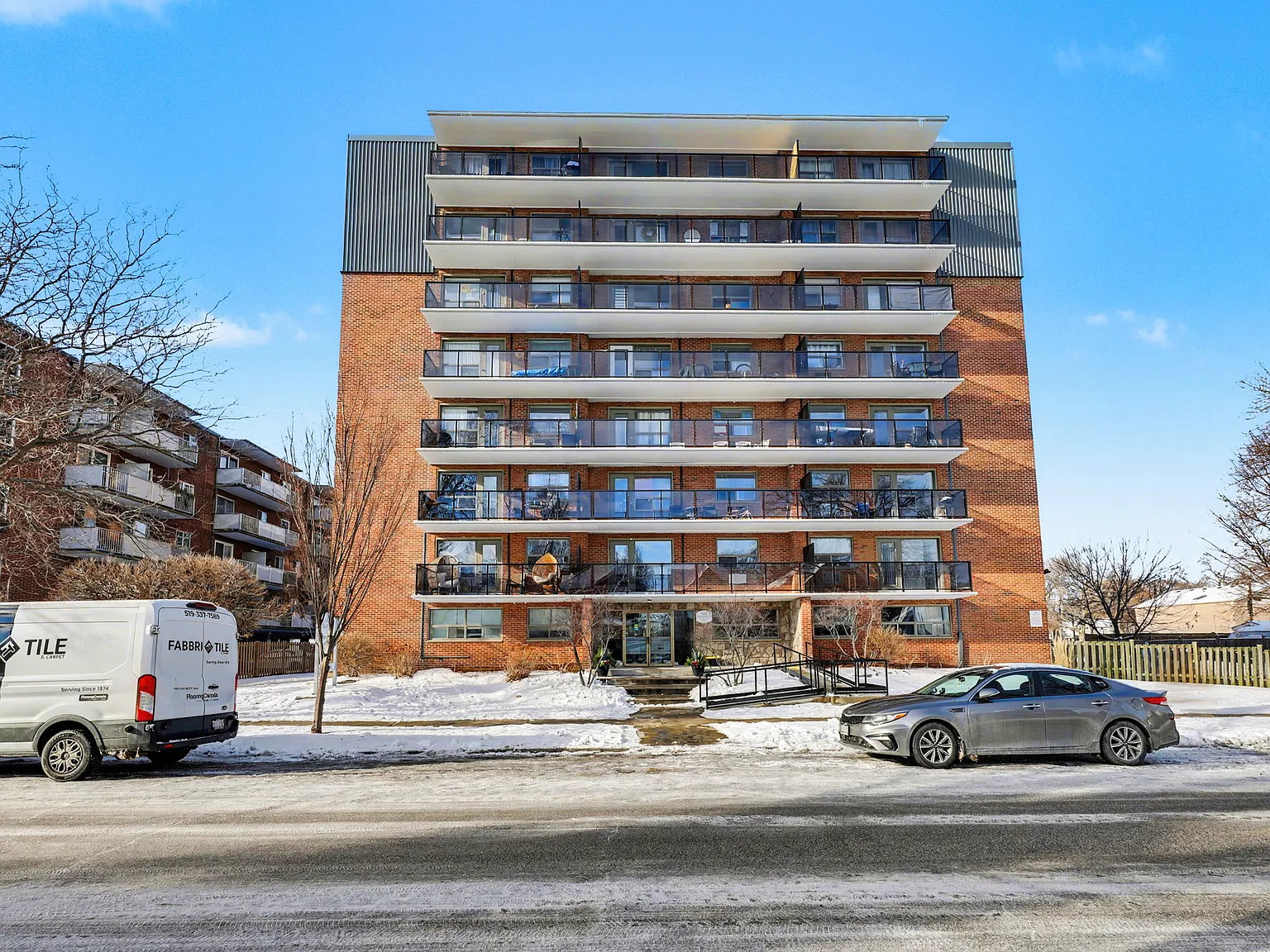 Mapleview Manor Apartments — Photo 2