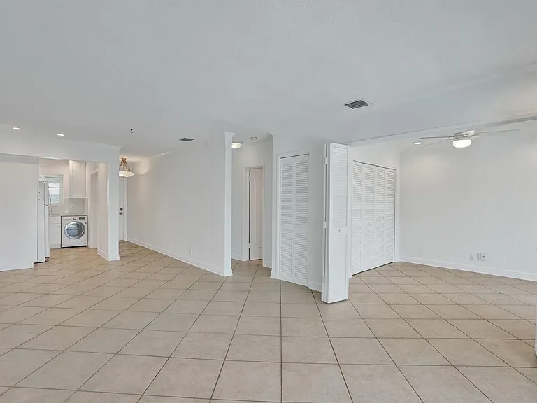 2311 NE 36th St #2F — Photo 11