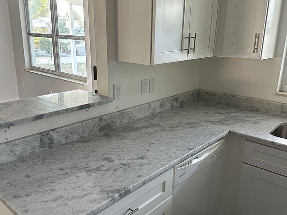 4th image of 6027 Rollins St