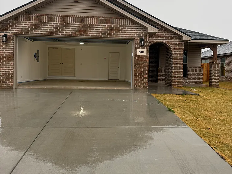 3011 Swenson St — Photo 1