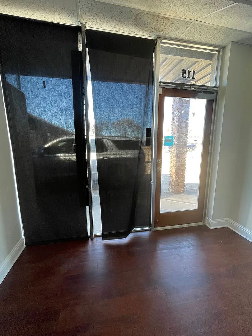 Gorgeous Commercial Unit off of North Market! — Photo 2