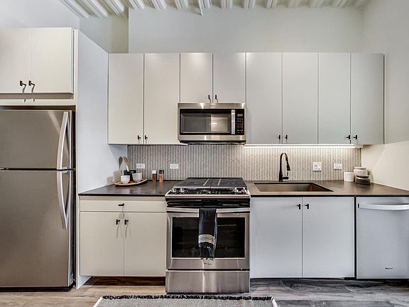 2nd image of 1717 N Western Ave #625