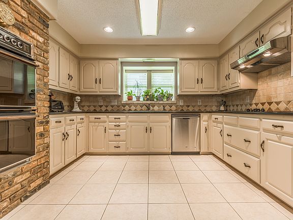 5th image of 6904 Middle Cove Dr