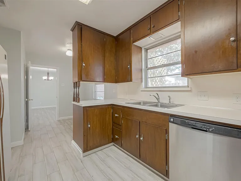 3426 Bradford St — Photo 24