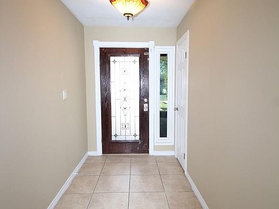 3rd image of 2316 S Whitehouse Cir