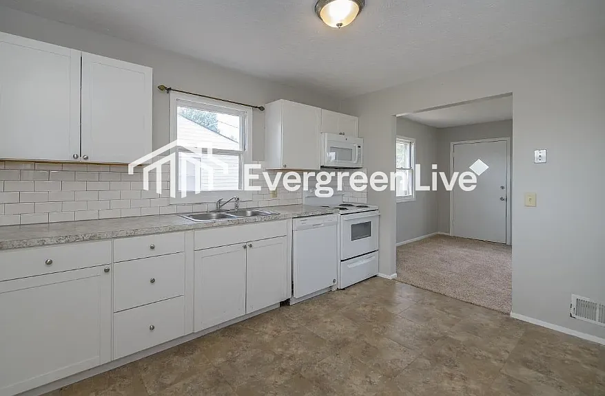3 bed, 1.0 bath, 875 sqft, $1,395 — Photo 4