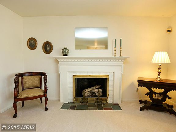 3rd image of 922 Fairway Dr NE