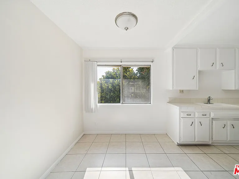 2038 S Holt Ave #16 — Photo 2