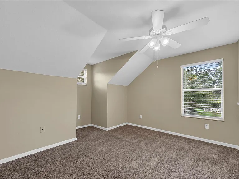 10825 Newbridge Dr — Photo 35