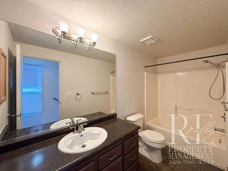 4618 NW Bernard St — Photo 32