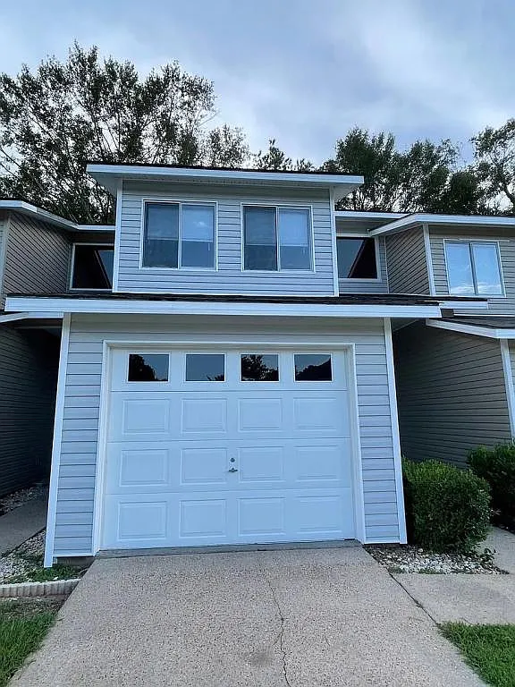 160 Woodfield Pl — Photo 1