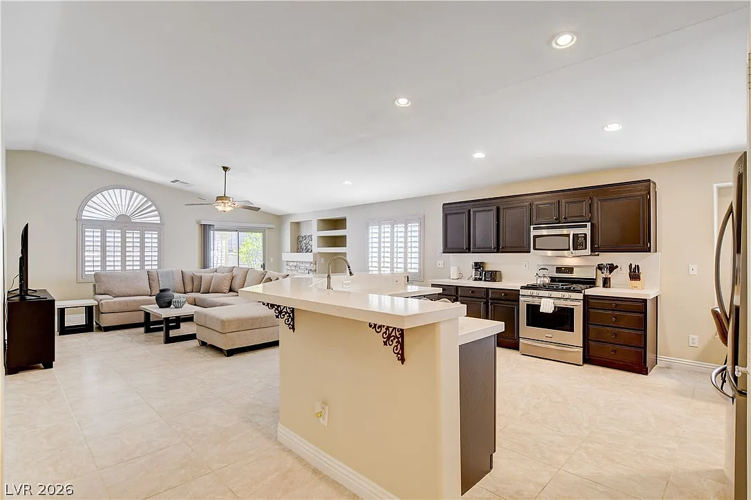 3 bed, 2.0 bath, 1594 sqft, $6,000 — Photo 4