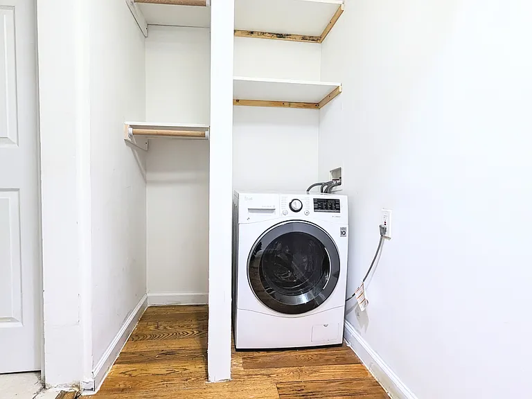 901 Willoughby Ave #1R — Photo 7