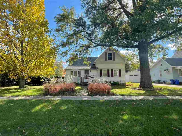1027 E 2nd St, Washington, IA 52353
