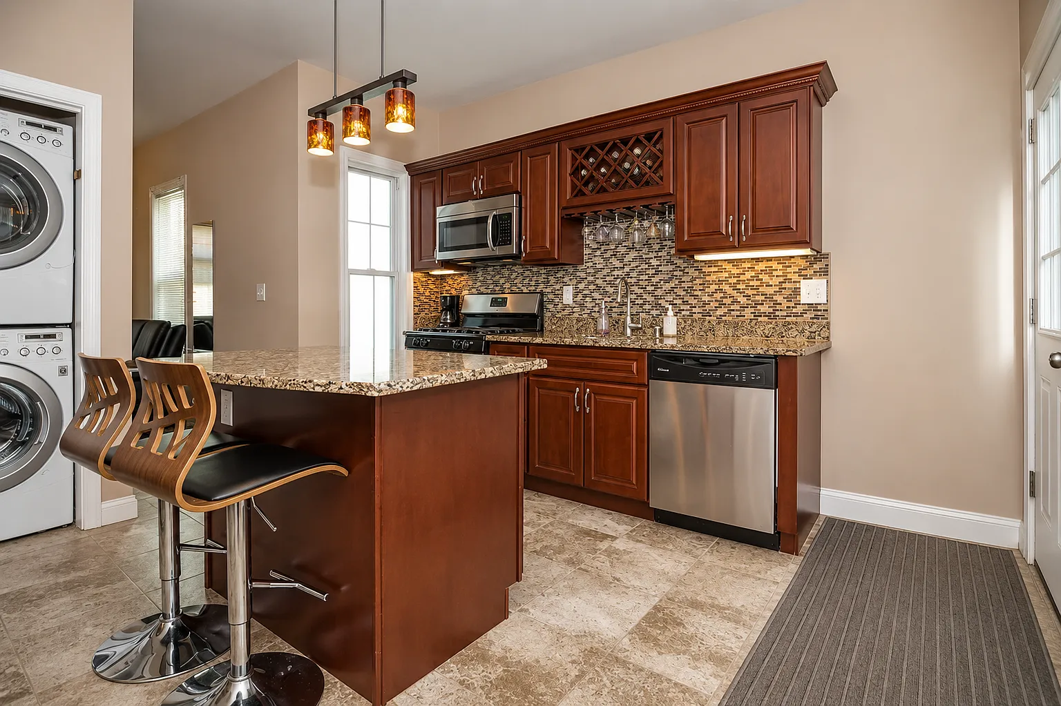 2 bed, 800 sqft, $2,500 — Photo 1