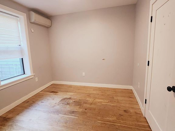 5th image of 86 Romaine Ave #104